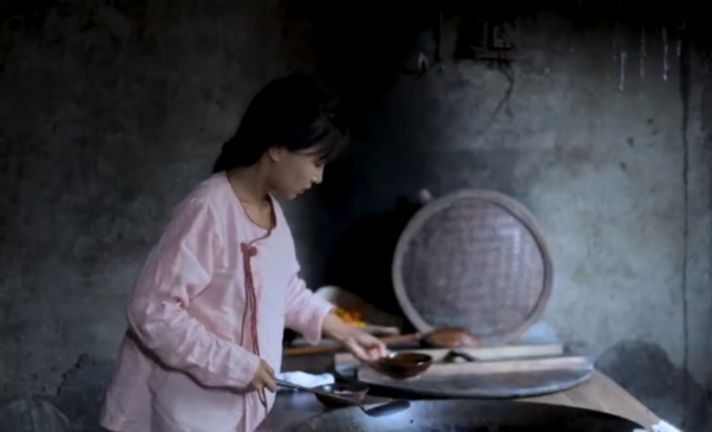 曬曬李子柒住的豪宅,四周全是農(nóng)田植物,生活在這里仿佛世外桃源