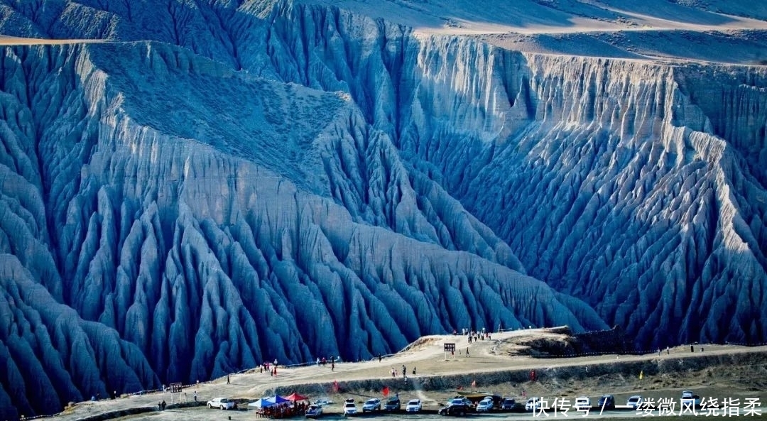 在新疆遇见神奇大峡谷：除了险峻更感叹自然的鬼斧神工！