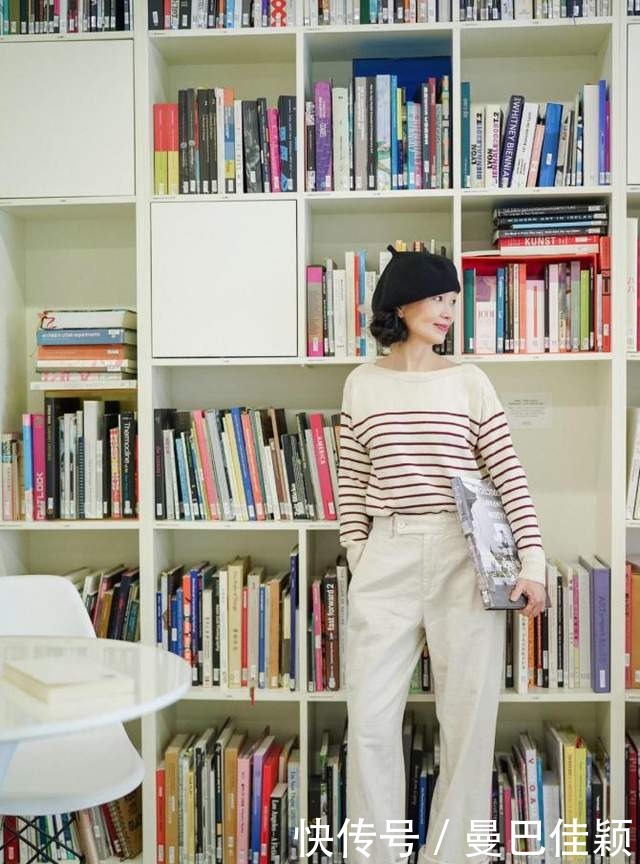女性|中年女性把小黑裤扔了吧!跟着三木妈妈这样穿,减龄还优雅