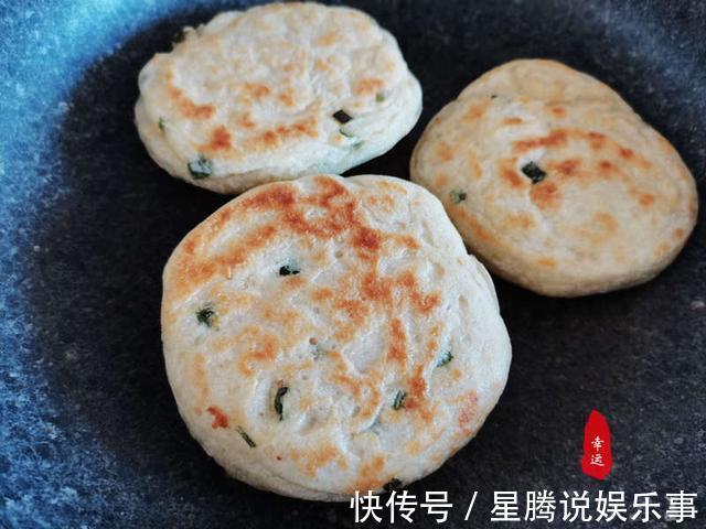 酵母粉|不沾手发面饼外面酥脆,里面柔软,有葱香芝麻香和花椒的清香
