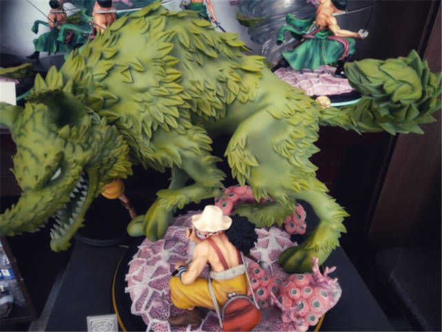 恶魔果实|小伙晒乌索普狼草手办,看到身后的索隆,确认家里有矿