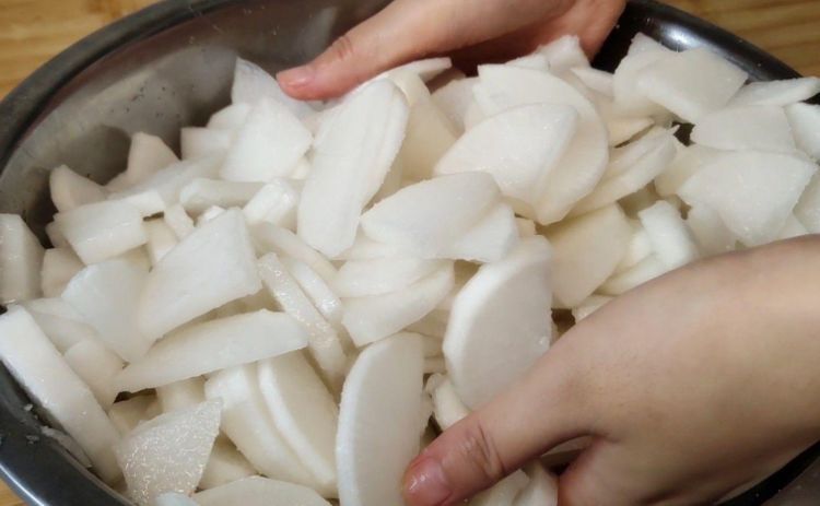 冬天多吃萝卜，简单加料一腌酸甜脆爽，当天做当天吃，分享做法