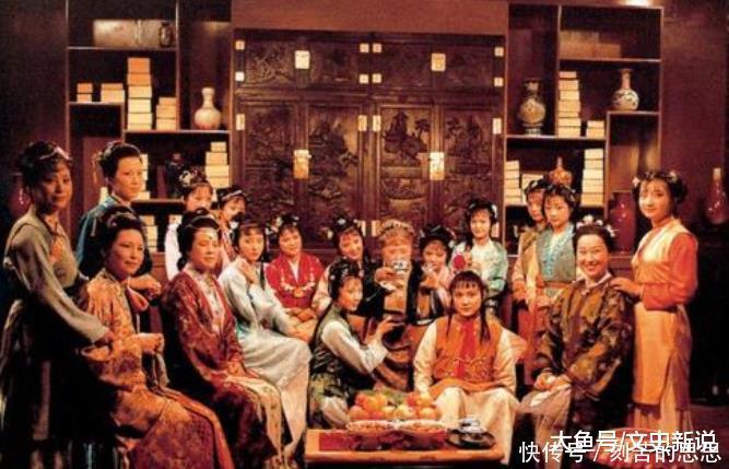 贾母带刘姥姥参观大观园,其实是苦心孤诣教育子孙,可惜没人警醒