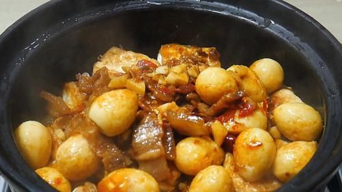 我家最爱的豆腐煲,揭盖香气扑鼻,边吃边炖太过瘾了,简单又美味