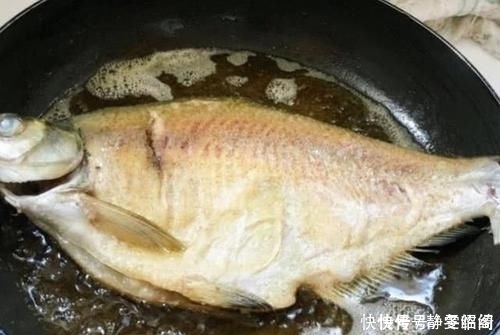 煎鱼时只需放点“它”鱼肉不粘锅不破皮,30年大厨的经验分享