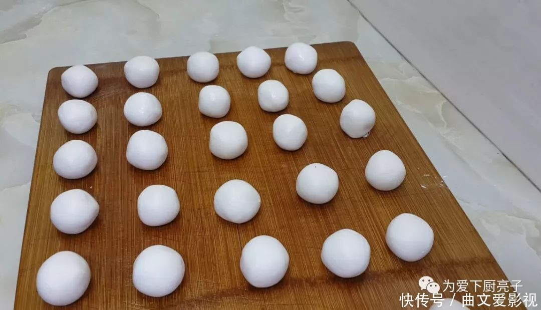 大米团子|3勺糯米粉,1碗大米,教你简单一做,比麻团做法简单,比锅巴好吃