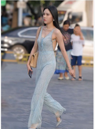 薄纱|蓝色薄纱连体裤搭配钻石高跟鞋,优雅高贵,气场十足