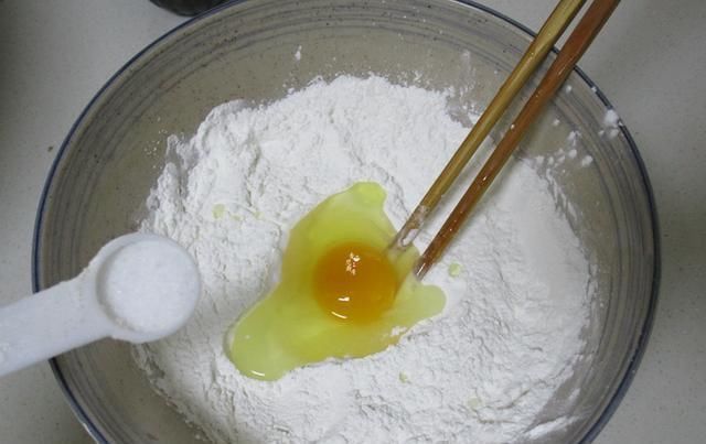 儿子迷上这早餐,做法简便快速,脆糯咸香,天天让我给他做