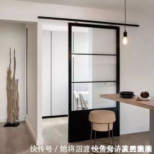 吊轨门|为什么有钱人厨房不装推拉门头一次见这种设计，懊悔装完才察觉
