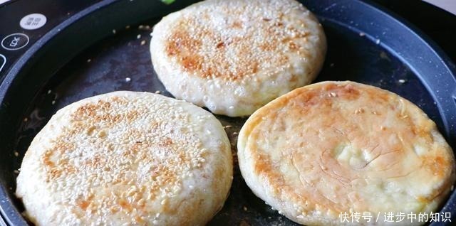 老公最馋的麻酱烧饼,今天又做了一锅,外酥里软、层层酱香,真馋