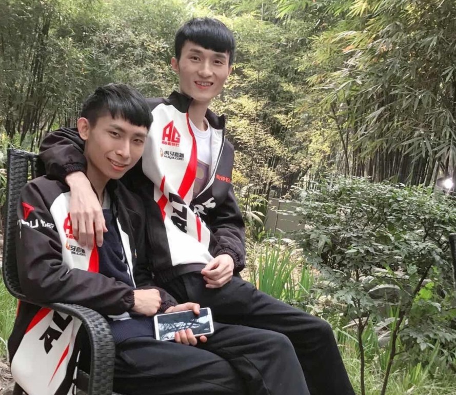 唯独|梦泪游戏好友栏为何唯独没老帅？VV一生基友，小小飞永远的闺蜜