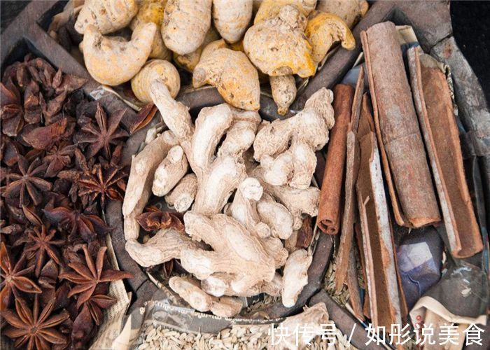 “炖羊肉”别只会加姜片,多加这一味,不腥不腻,吃起来特别香!