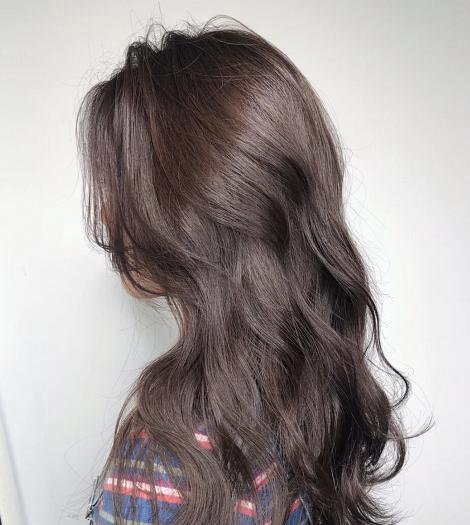 显白的发色，显得人比较甜美，造型也是很美的