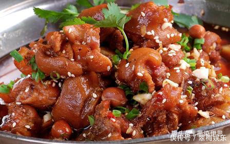 学会这些菜招待客人不错,脆皮豆腐、酱焖排骨、香辣猪蹄