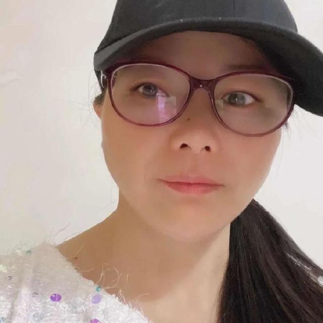 许敏#佩鑫文化频频爆料许敏不听李律师的劝告,执意要800万赔偿