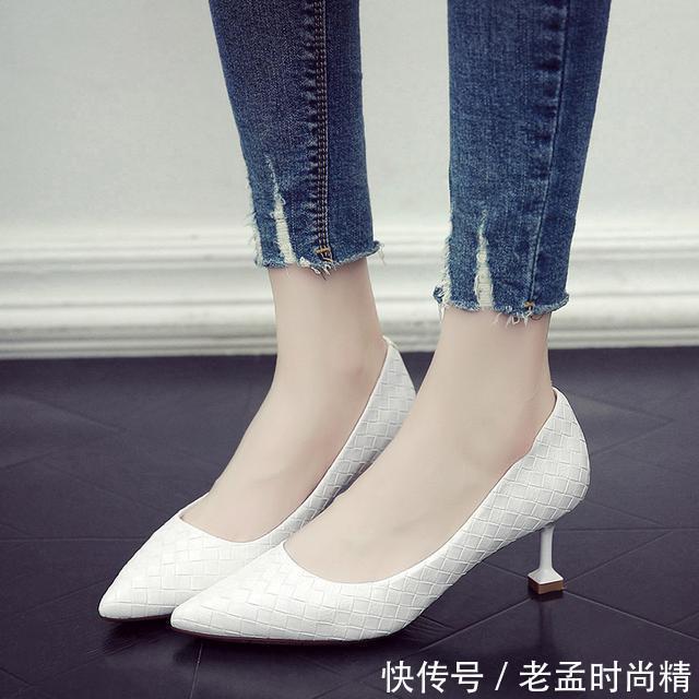 高跟鞋尖头|一双漂亮的脚,一定要有这么一双尖头高跟鞋,来衬托它的美