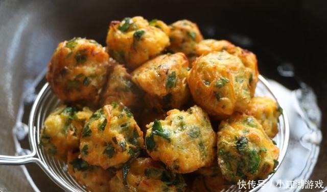 1个土豆1根胡萝卜，这做法百吃不厌，每周必做，每次1盘不够吃！