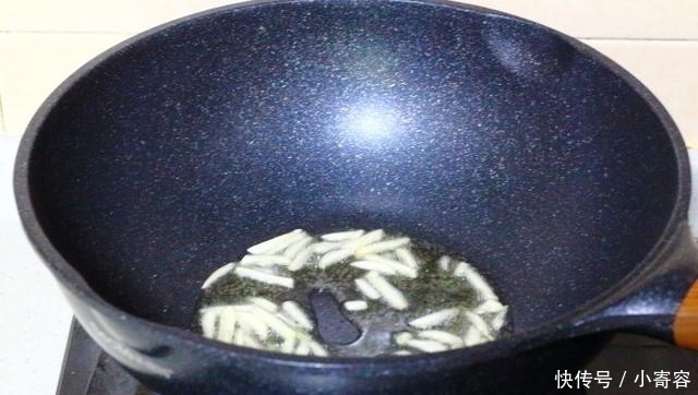 晒晒我家晚餐,3人3菜1主食,荤素搭配,粗细粮混搭,营养更均衡