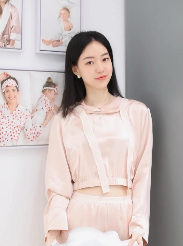 超舒适的“懒人穿搭”，就算外穿家居服，也超级温柔