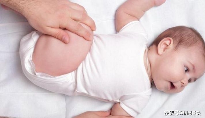 宝宝|宝宝几个月时，就可以认出妈妈了？有这4个表现，就是认出妈妈了