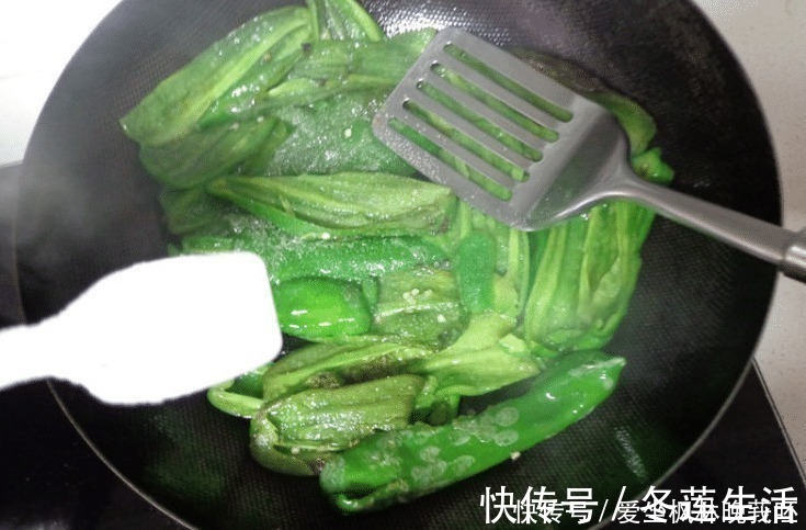 油炒青椒|做虎皮青椒,第一步不是倒油!大厨教你做法,快速起虎皮,更入味