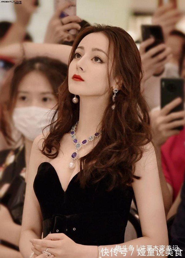 坏习惯 女人涂口红时,这3个“坏习惯”不改,口红再贵还是会掉色沾杯