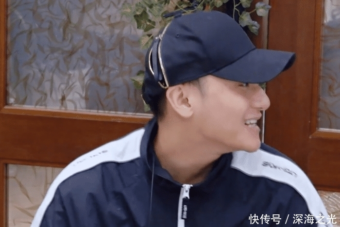 归国四子|黄子韬要比杨紫小一岁,可2012年的转折,让人误解黄子韬年龄更大