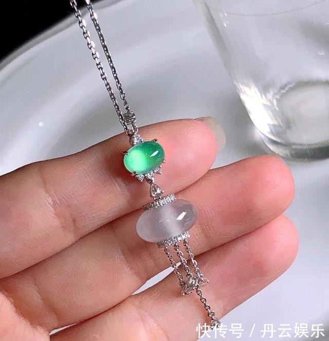 珠宝首饰 七夕节送感动牌珠宝首饰,代表永恒的爱意,温情四溢甜到心窝里!