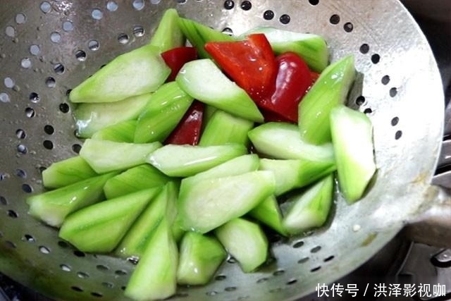 靠边站|冬瓜南瓜靠边站,这是秋天最该吃的瓜!2块炒一盘,很多人经常吃