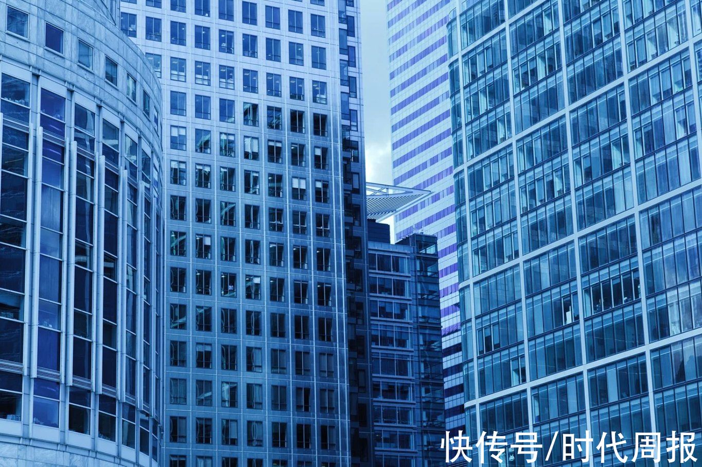 跳槽|地产营销人的2021:月收入到手几百元,跳槽、离职还是坚守?