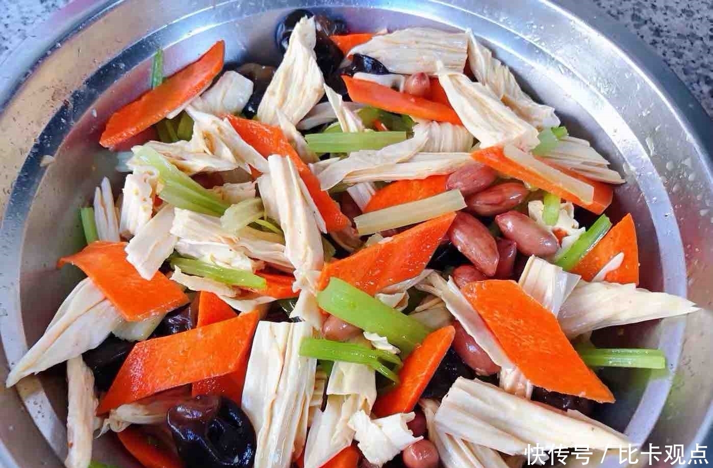 腐竹最“忌讳”直接用水泡,有很多人都不懂,难怪是外烂里硬!