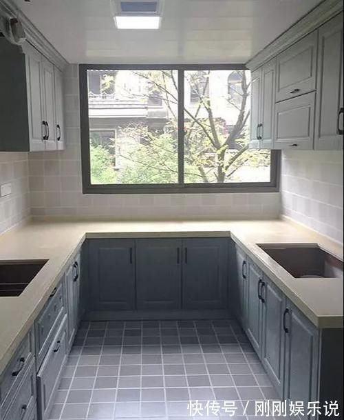 客餐厅|140平新房花13万装修,全屋打满柜子最满意,家具没入场就很漂亮