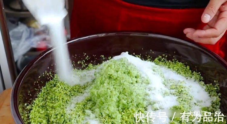 鲜香|腌韭菜花，只加盐不好吃！多加这2种食材，鲜香入味，放一年不坏