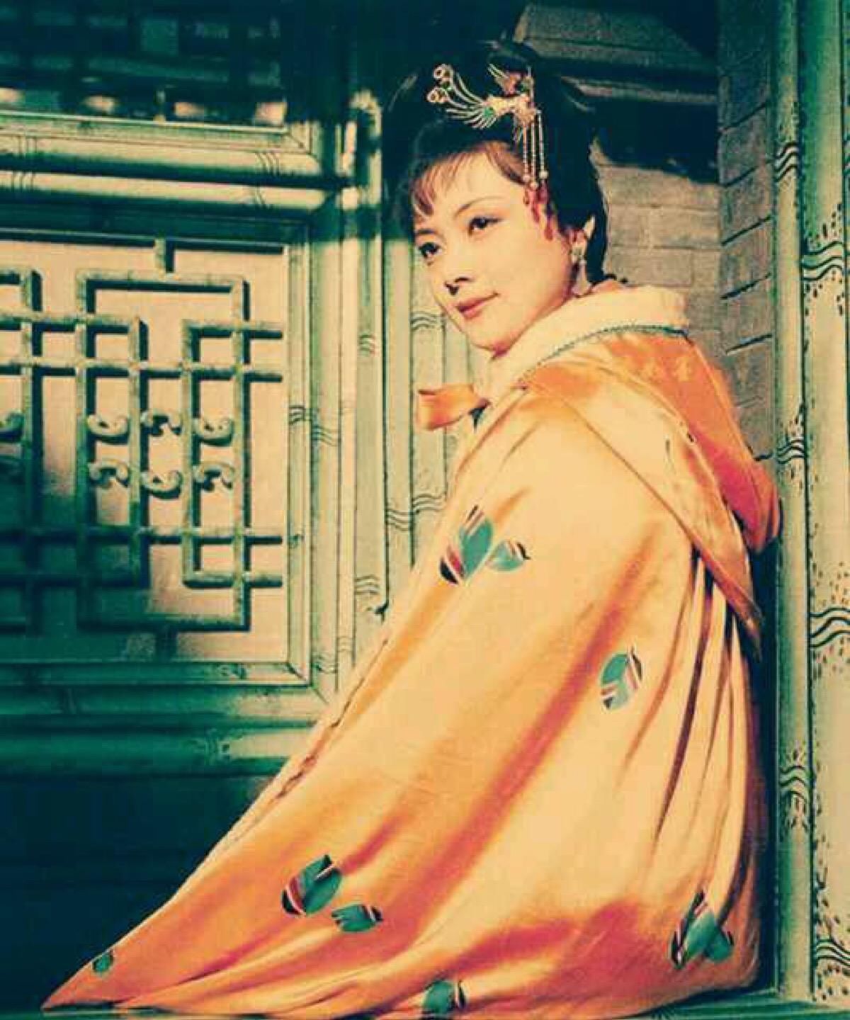 反应|薛宝钗史湘云都有雪白的“酥臂”,贾宝玉看到后为何反应不一样?