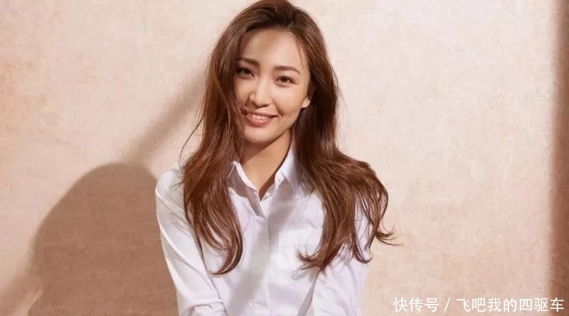 开工大吉高级穿搭!长款格纹大衣+阔腿裤霸气抢镜,帅得不可方物