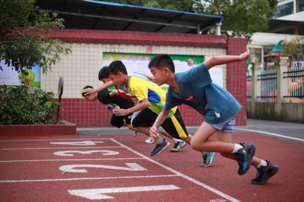 孩子们|冷了补习班 热了运动场——“双减”后娃娃们节假日动起来！