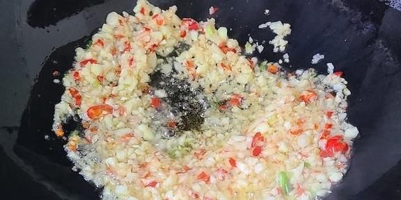 黄豆酱|茄子这样做味道更香，教你一道蒜蓉茄子的做法，简单美味嘴馋就做