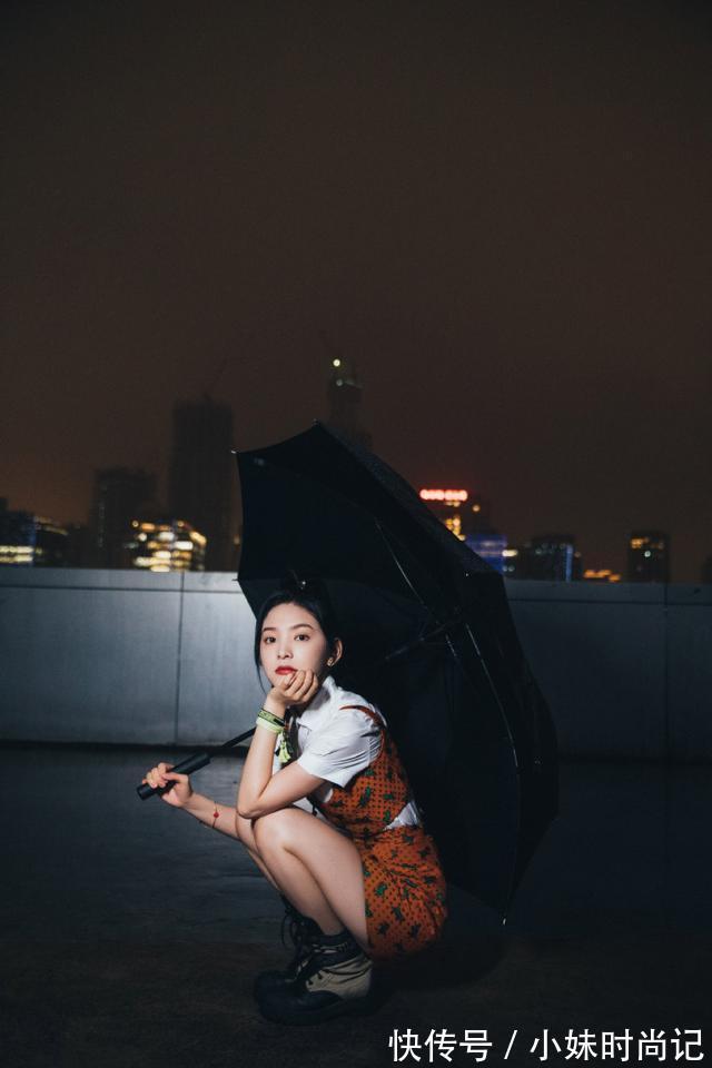 青春感|章若楠清纯不再,用吊带叠穿衬衫故意剪掉一截,扎高马尾又美又飒