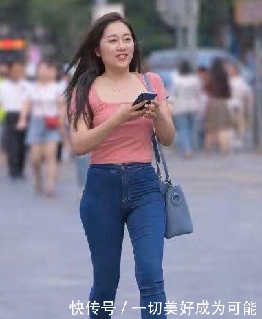美女|微胖美女穿T恤牛仔,总有别样风情
