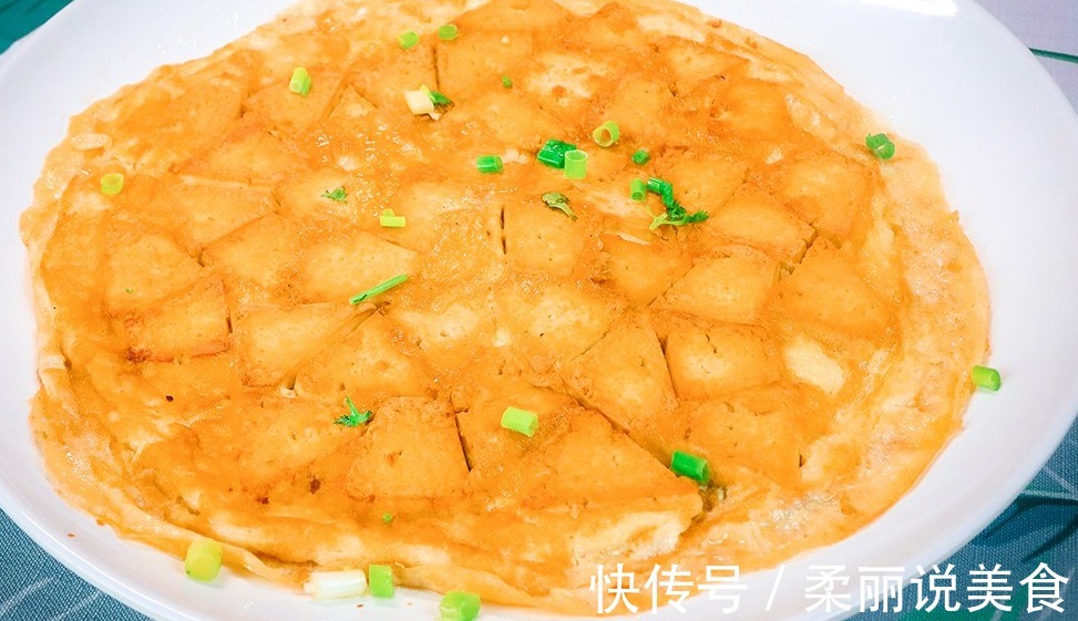 豆腐里打入三个鸡蛋,原来这么好吃,金黄香酥,轻松解决家人早餐
