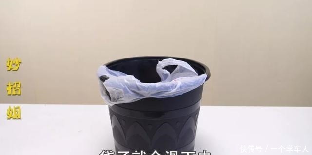 用处|垃圾桶上粘一个挂钩,竟然有这么多用处!家里人都照着做!
