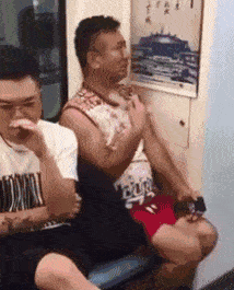 |搞笑GIF趣图:今天在地铁上遇到的,谁有40米的大刀借我用