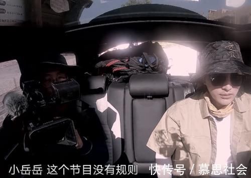 岳云鹏和贾乃亮抢节目组的车,导演态度引热议终于像鸡条了