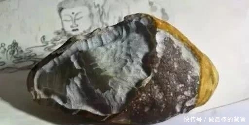 丢弃角落的砖头料,被小伙五百买下,还没雕刻完成就被高价预定!