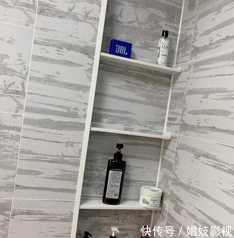 手机充电|90后男孩晒30㎡单身小宅，“宝藏式”装修而走红，圈粉无数