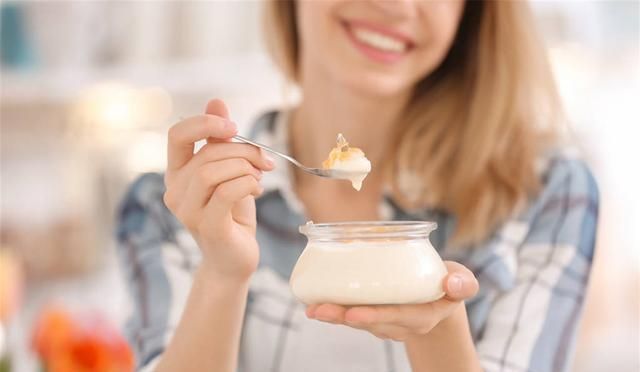 汲取|妇科主任：上了岁数的女性，还天天吃这三样东西，皱纹能不多吗？