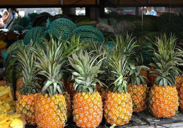 尽量少|买菠萝时,这5种尽量少买,难吃还浪费钱,水果商自己都不吃