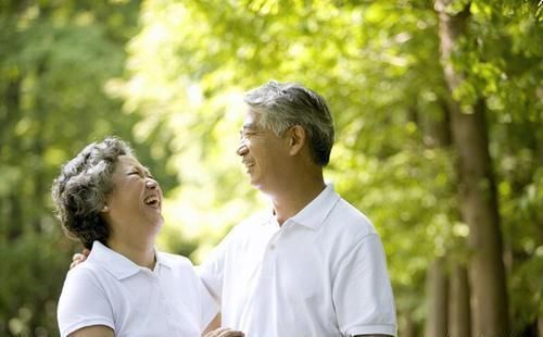 百岁老人抽烟喝酒、不运动，但平时不碰一件事，你知道是什么吗？