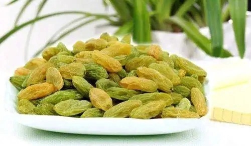 月经不调|女人月经量少，最好少吃这4种食物，可能会加速卵巢衰老！