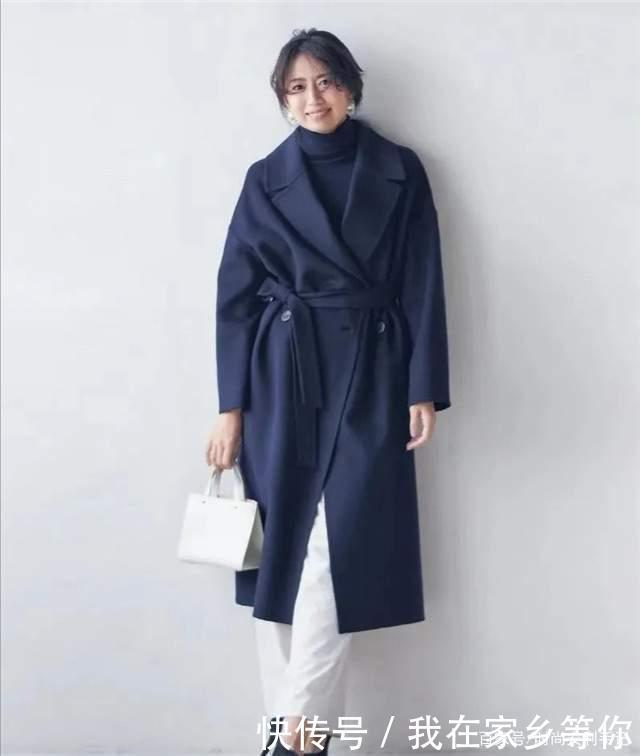 别小瞧了中年妈妈!你看看她们的打扮,优雅又时髦,一点也不服老